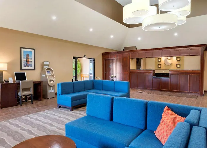 Comfort Inn & Suites Cincinnati Eastgate